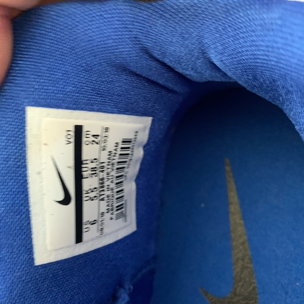 Nike Hyperdunk Mid - Picture 4 of 4